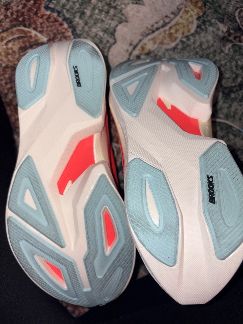 Slightly used Women’s Brooks Hyperion Max 3 - Picture 3 of 3